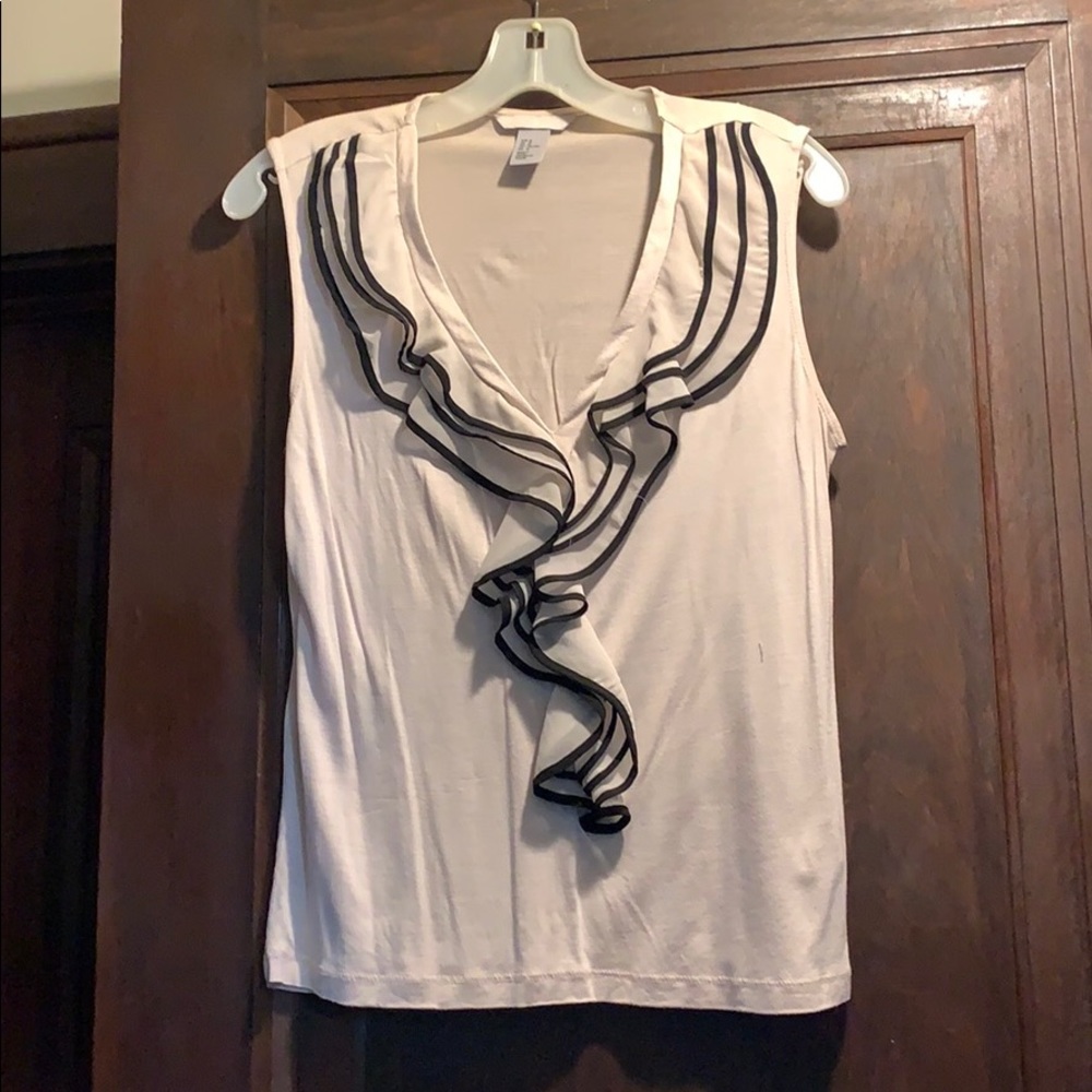 Sleeveless ruffle top in rose color